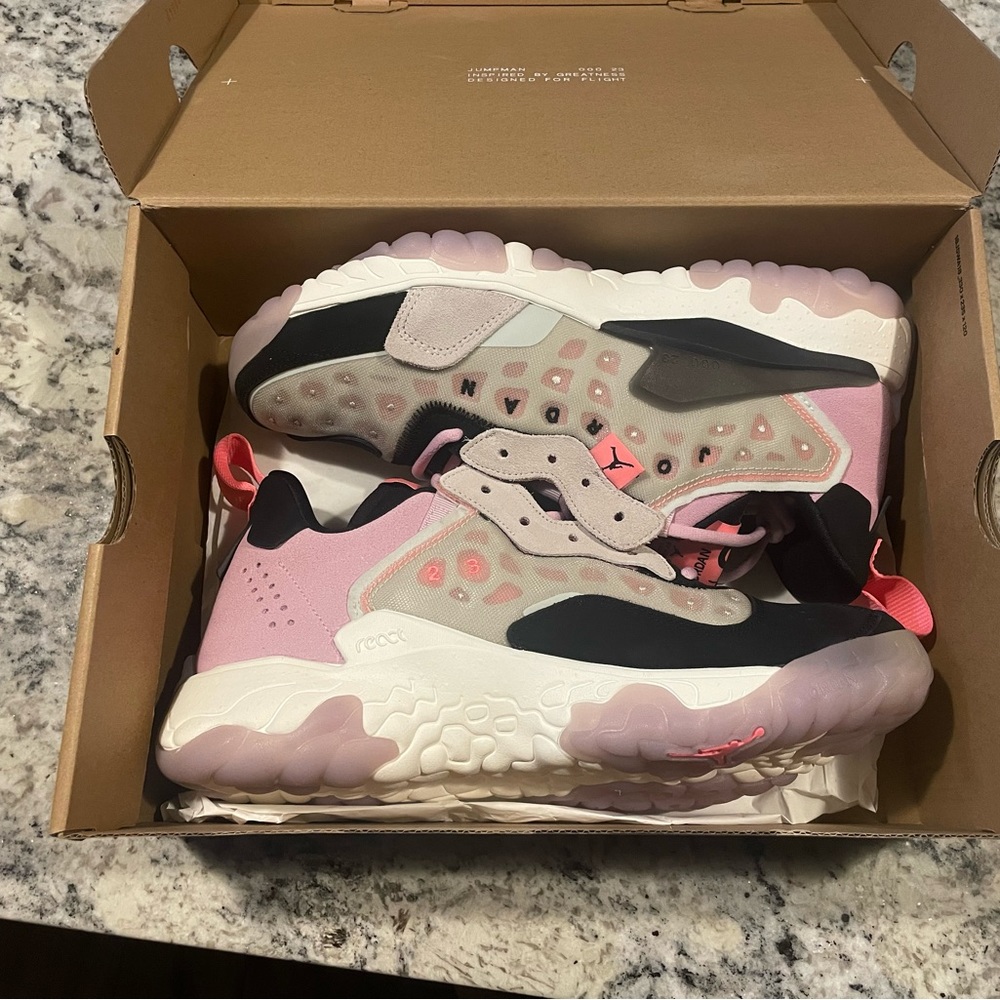 Women’s Jordan Delta 2